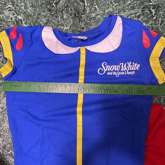 🏰RARE🏰Disney Snow White princess cape T-shirt - Picture 9 of 9